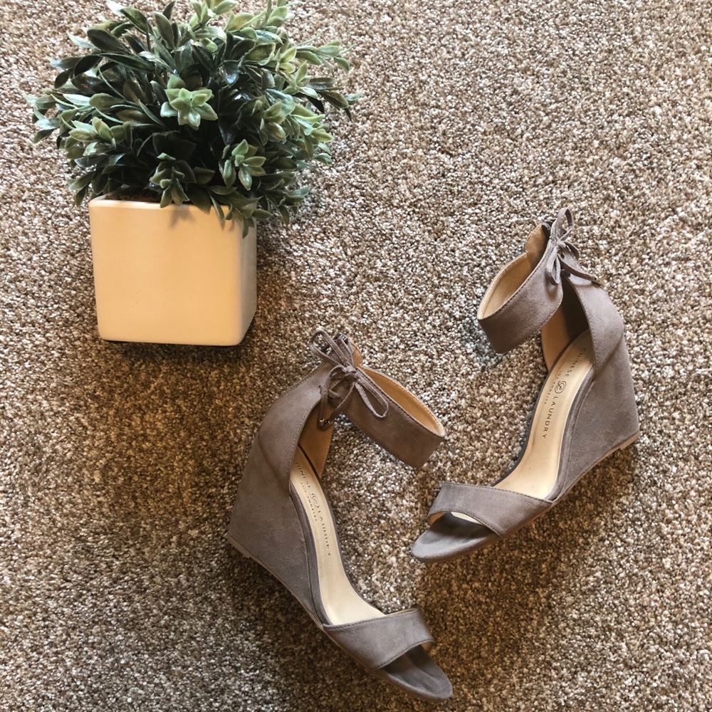 Chinese Laundry Wedges